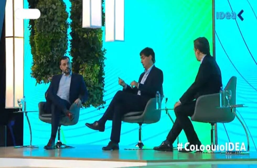 Alvarez Agis y Lacunza debatieron sobre inflación, emisión monetaria y cepo al dólar en el Coloquio de la entidad empresaria IDEA.