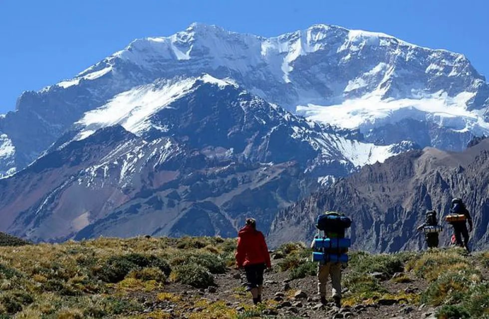 Dos andinistas italianos realizaron con éxito la primera cumbre de la temporada en el Aconcagua