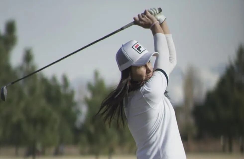 Samanta Gallego, representante del Golf Andino y ganadora en su categoría junto a su hermana Daniela./Los Andes
