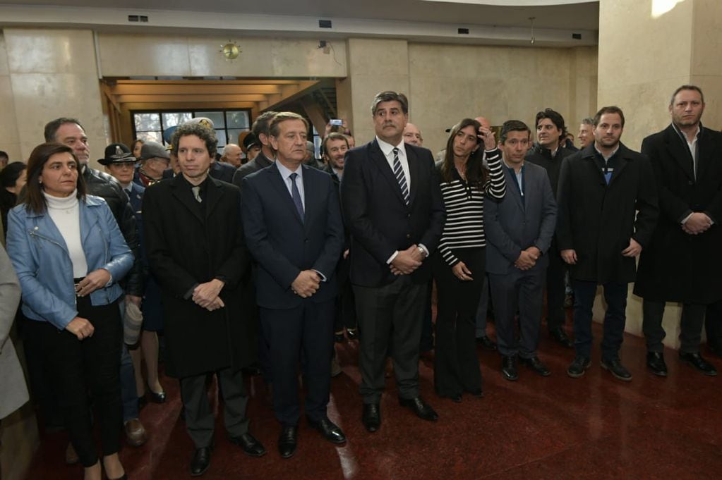 El gobernador Rodolfo Suárez encabezó el acto en conmemoración del aniversario de la AMIA. Orlando Pelichotti