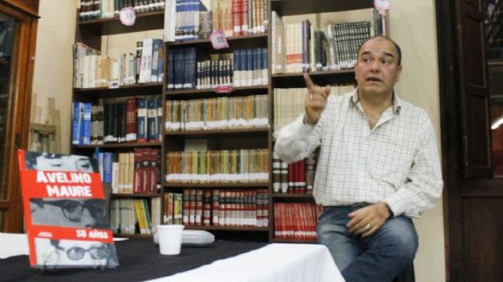 Verderico durante una presentación del libro en la Biblioteca Almafuerte de Guaymallén. 