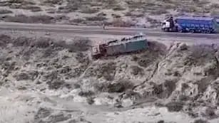 Camión sin frenos se desbarranca en Tres cruces, Neuquén