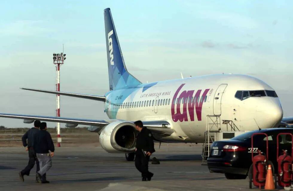 ¿Una low cost menos? La aerolínea LAW no está operando la ruta Mendoza - Santiago