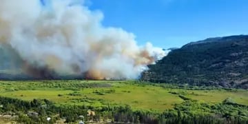 Declararon alerta naranja y emergencia ígnea por un incendio en El Hoy