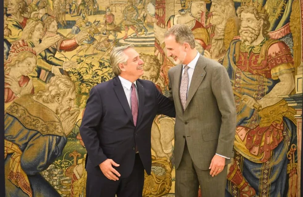 El presidente Alberto Fernández mantuvo este mediodía un encuentro, en el Palacio de La Zarzuela, con el Rey Felipe VI de España en el que analizaron la relación bilateral y las posibilidades de potenciar las inversiones y las exportaciones de la Argentina.