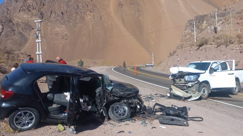 Un auto chocó de frente a una camioneta en Las Cuevas: una persona herida (gentileza)