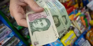 Extienden el plazo para canjear billetes de cinco pesos en los bancos