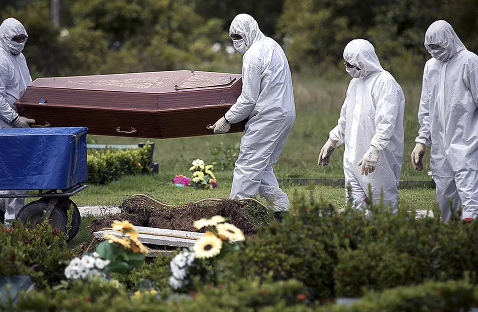 Brasil registró un nuevo récord de muertes en solo día con un total 2.340 fallecidos. Foto: Gentileza.