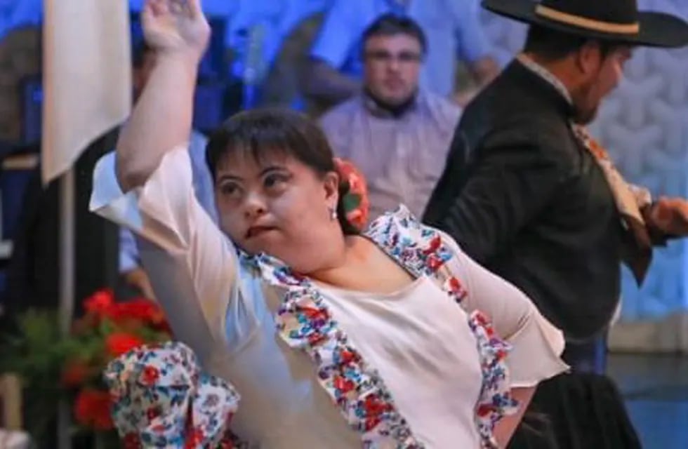 Mariana, la bailarina folclórica que se luce en el escenario de la Vendimia