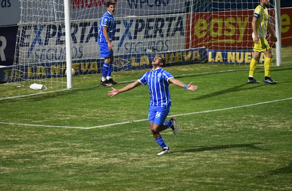 El juvenil de 21 años Bruno Leyes anotó el empate transitorio para Godoy Cruz. / José Gutiérrez