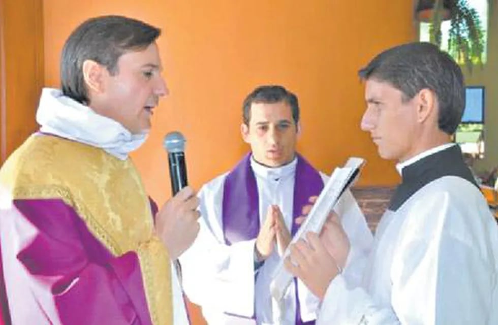 El papa Francisco destituyó a un obispo paraguayo que defendía al cura mendocino acusado de pedofilia
