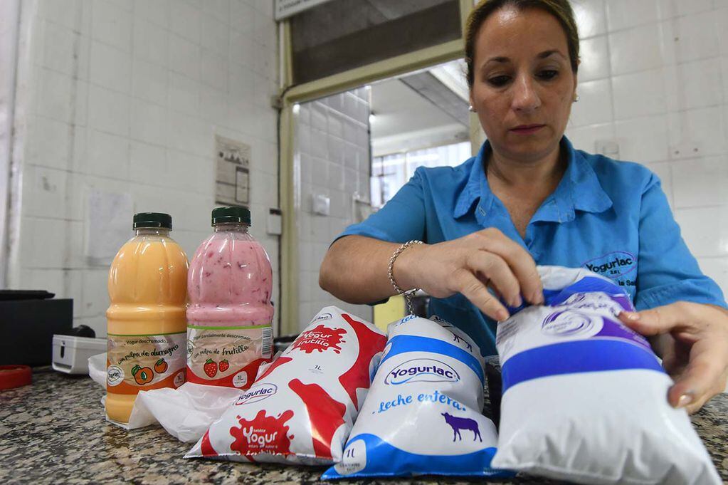 Para ahorrar, la gente elige los tambos y marcas mendocinas para comprar  lácteos, quesos y demás derivados de la leche.

Foto: José Gutierrez / Los Andes
