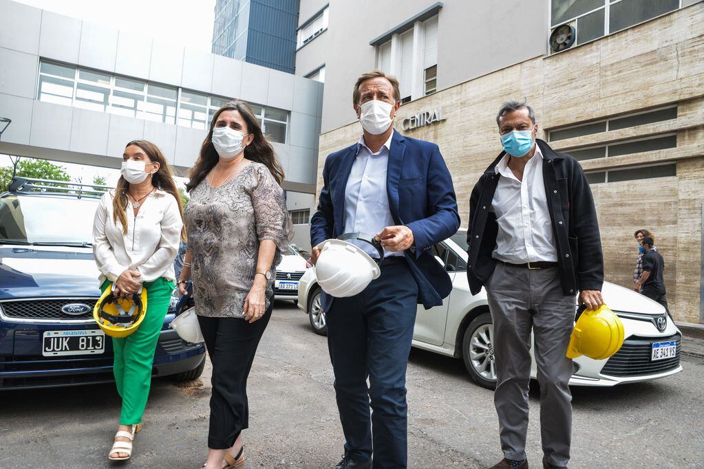 El Gobernador Rodolfo Suarez; la ministra de Salud, Desarrollo Social y Deportes, Ana María Nadal y funcionarios recorrieron el Hospital Central.