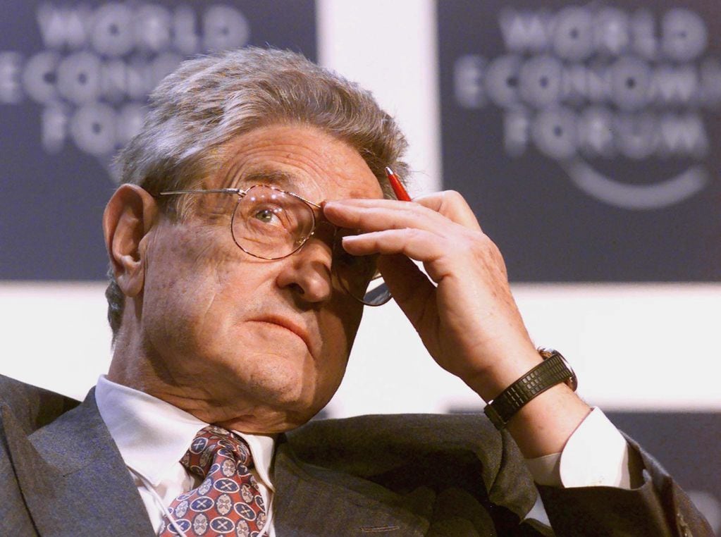 George Soros, parte de las elites mundiales que crearon el coronavirus según jueces peruanos. 