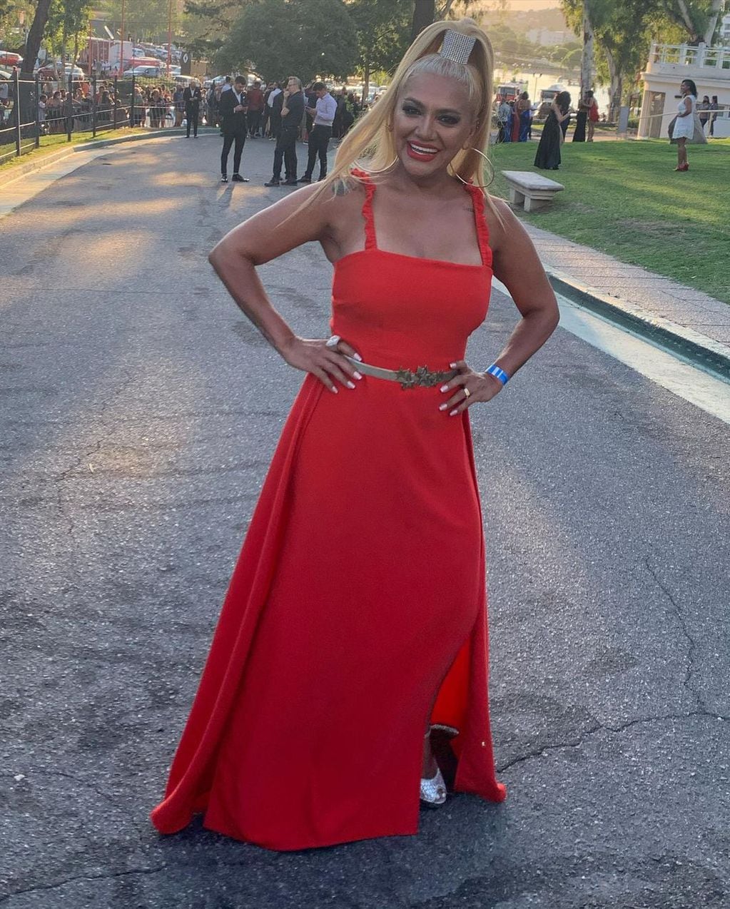 Gladys La Bomba Tucumana lució hecha un fuego con un vestido rojo en los Premios Carlos