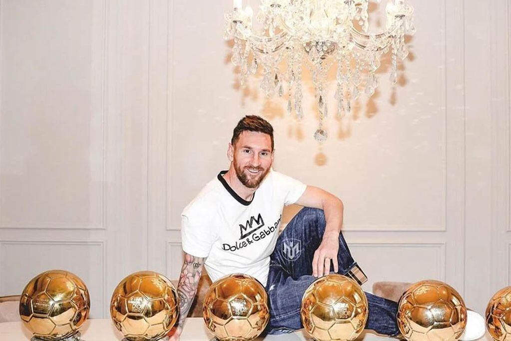 Messi con sus Balones de Oro, los cuales cambiaría por una Copa del Mundo. ¿Se le dará en el 2022?