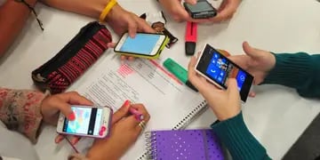 Escuela de Maipu pide la donanción de celulares