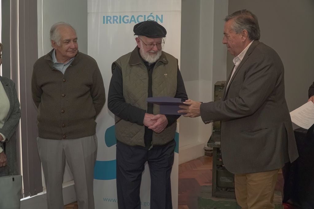 Irrigación homenajeó al maestro Antonio Sarelli