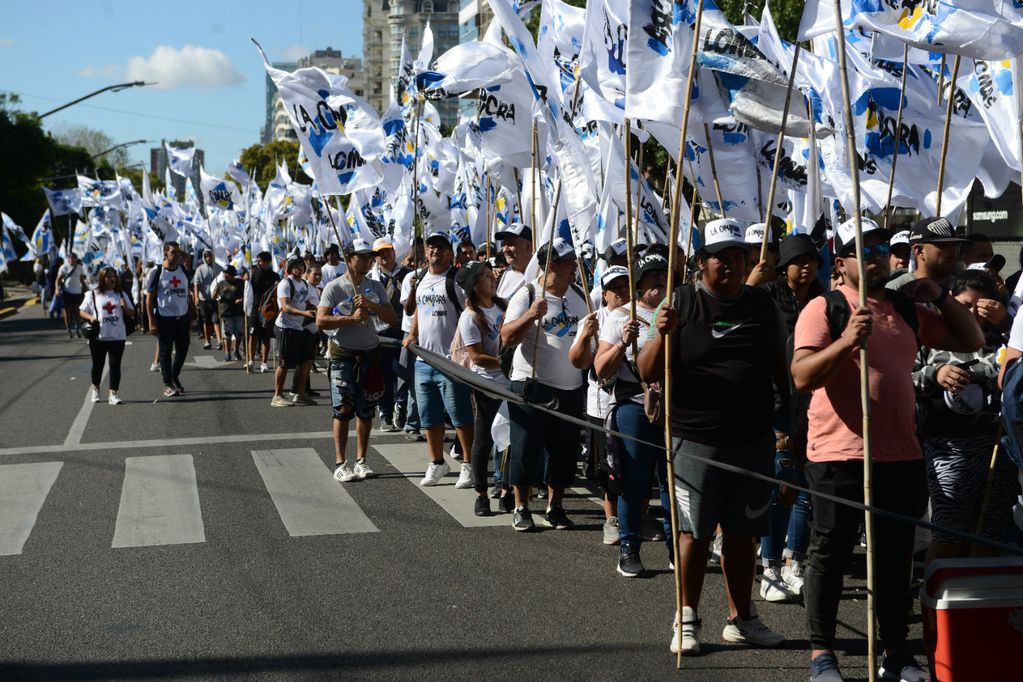 Militantes y referentes de La Cámpora inician marchan desde la exEsma a Plaza de Mayo. Foto: gentileza Clarín