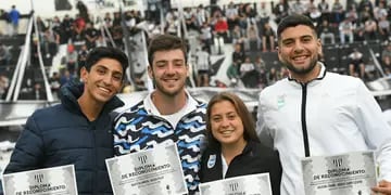 Tomás Herrera (remo), Bautista Amieva (beach volley), Gianella Palet y Agustín Cabaña (hockey césped) recibieron un reconocimiento.