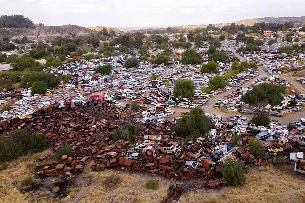 Vista de los miles de autos que están en la playa San Agustín. Foto: Gobierno de Mendoza.