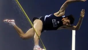 El santafesino Germán Chiaraviglio no consiguió saltar los 5.60 metros y se quedó fuera de los Juegos Olímpicos. (Foto: AP)