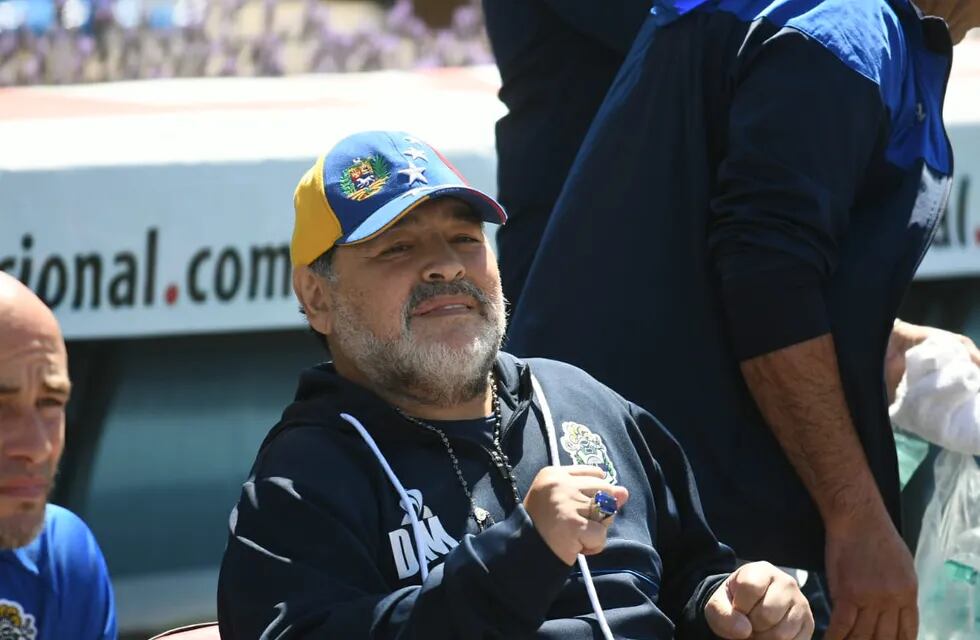 Mirá los goles: el Lobo de Diego Maradona venció 4-2 al Tomba en un partidazo