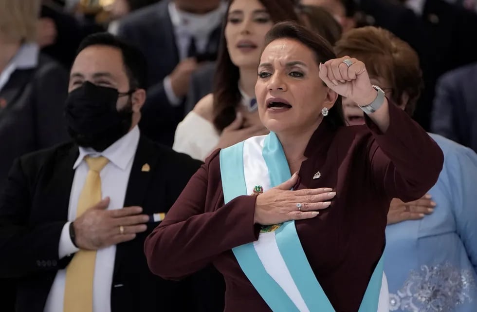Xiomara Castro se convierte en la primera presidenta de Honduras. (AP Photo / Moises Castillo)