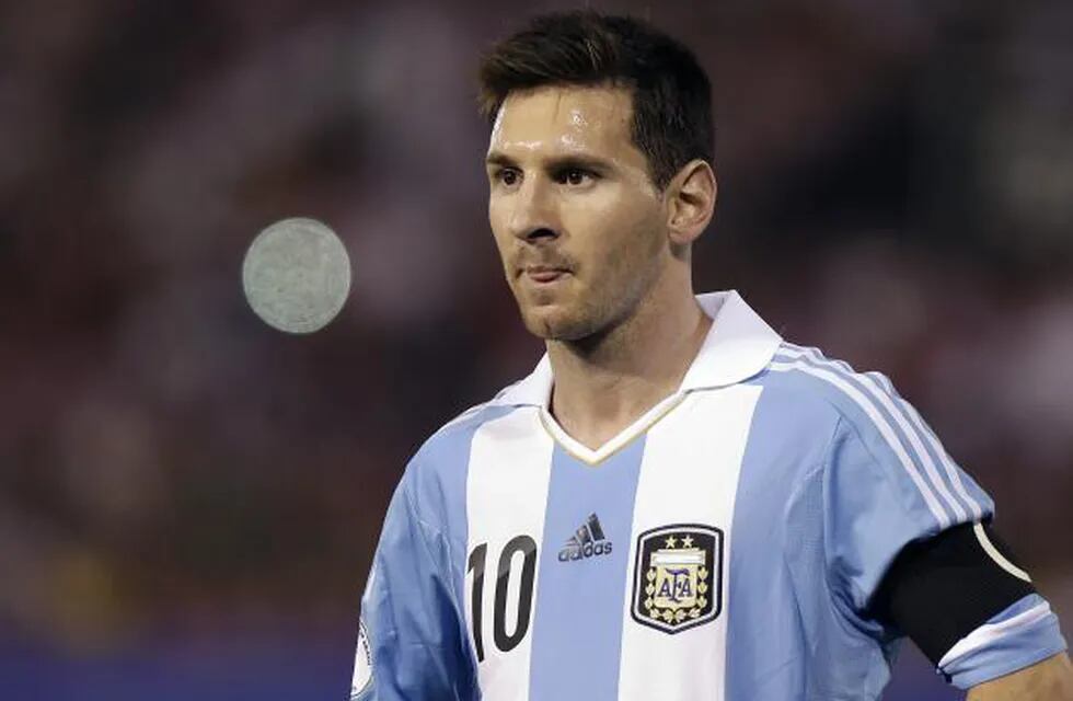 El padre de Messi aseguró que su hijo seguirá en la Selección 