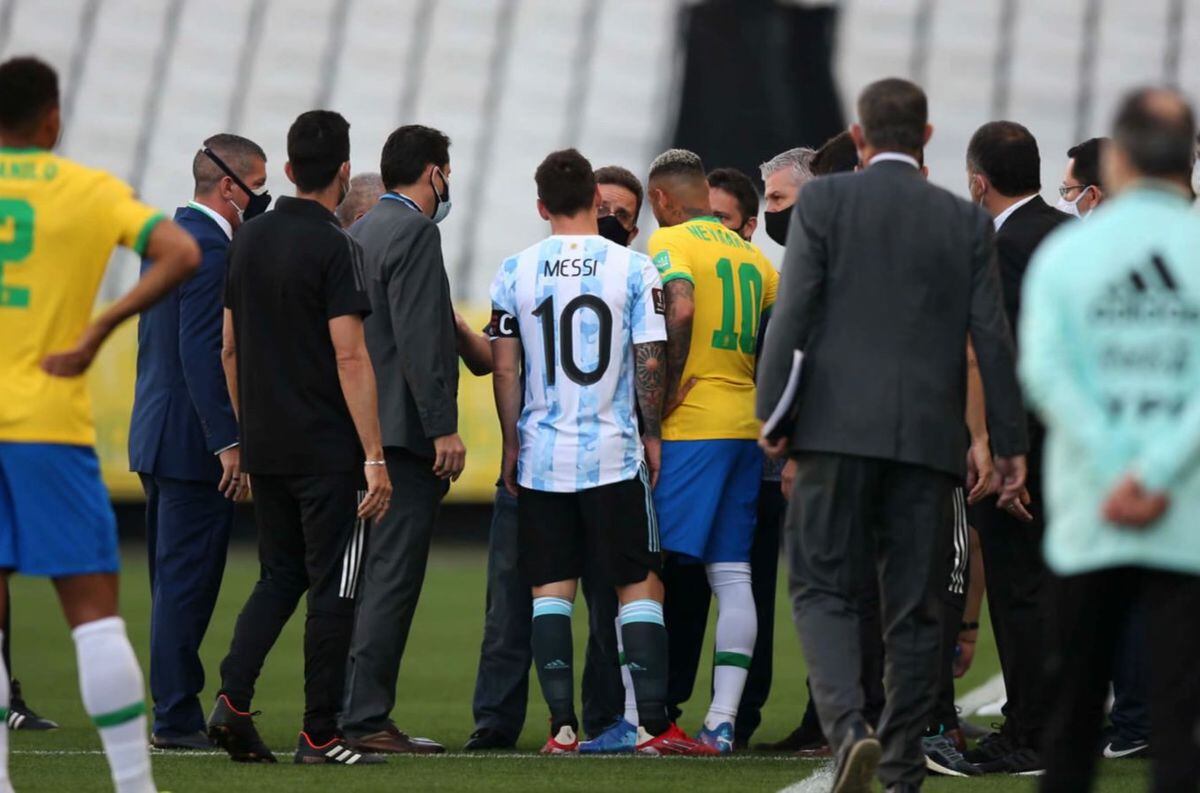 Lionel Messi y Neymar el día de la suspensión del partido.