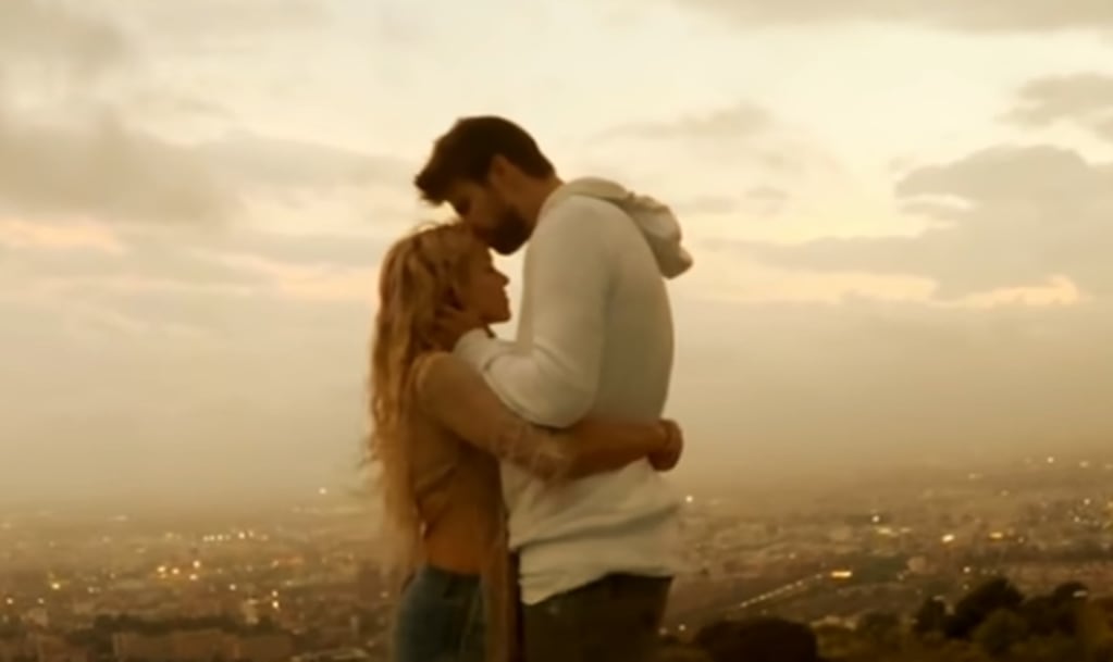 Shakira y Piqué, en "Me enamoré". (captura)