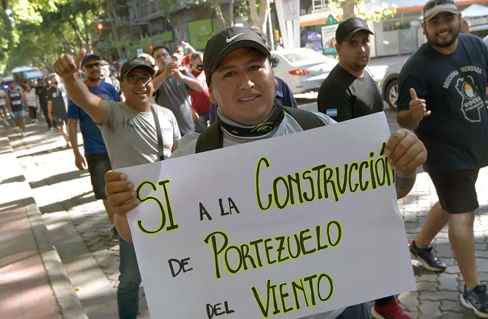 Marcha a favor de la Minería y la construcción del dique Portezuelo del Viento. Foto: Orlando Pelichotti
