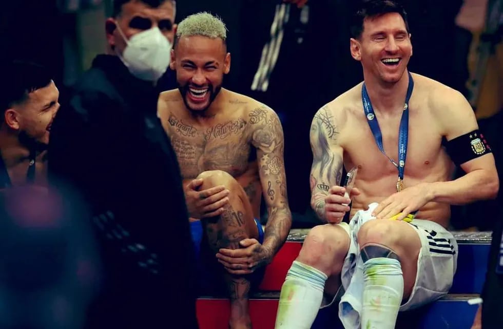 AMIGOS. Messi y Neymar, otra vez juntos. ¡Qué viva el fútbol!