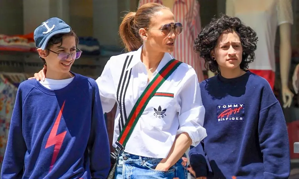 Jennifer Lopez, junto a sus dos hijos