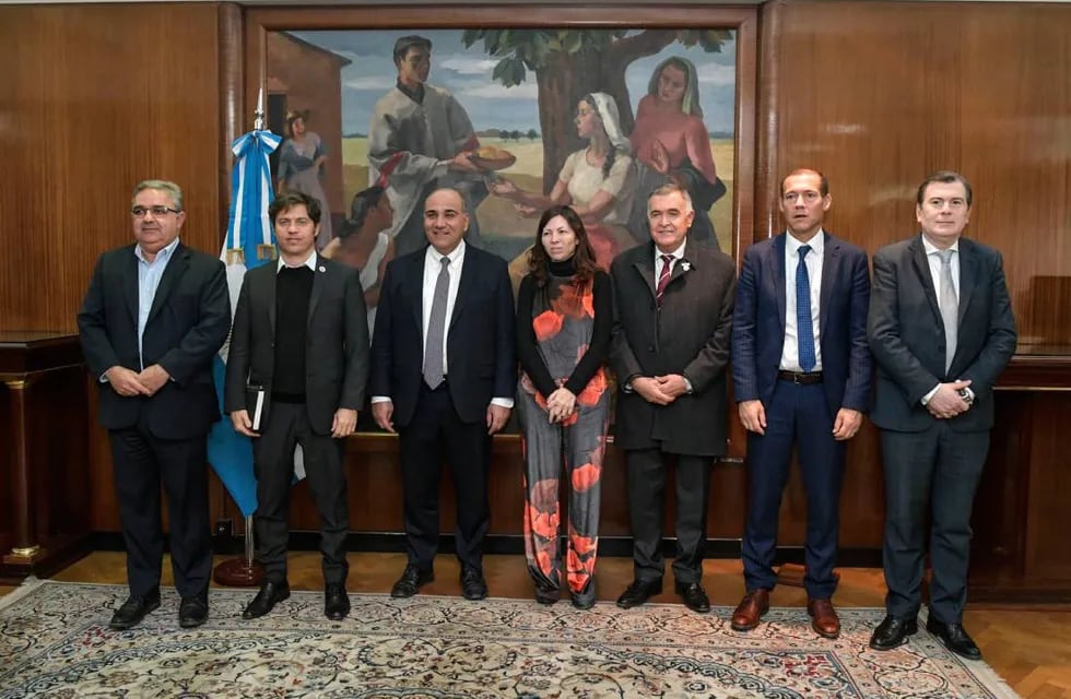 De izquierda a derecha, Jalil, Kicillof, Manzur, Batakis, Jaldo, Gutiérrez y Zamora (Foto: Jefatura de Gabinete)