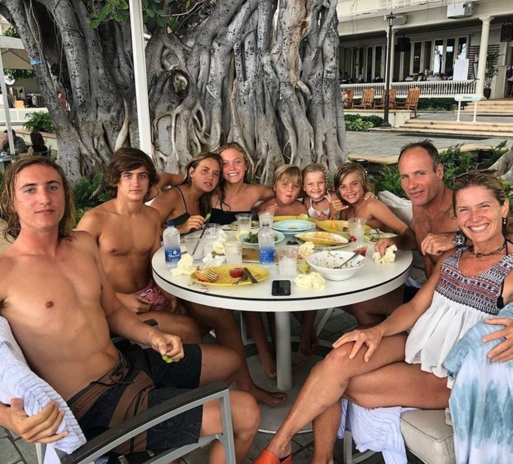 Maru Botana junto a sus hijos y su esposo