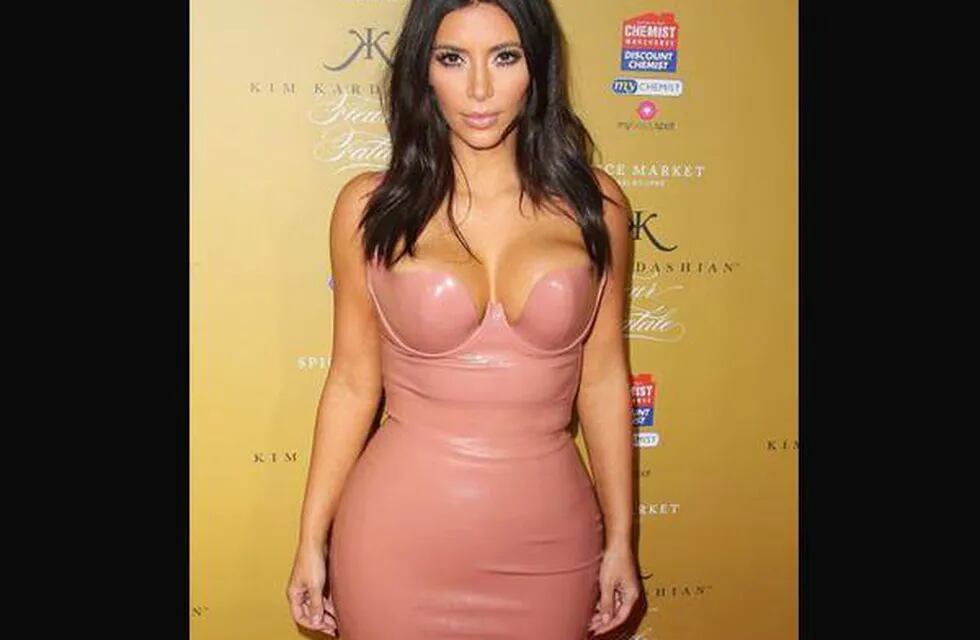 Kim Kardashian sigue provocando y se viste de “matambre”