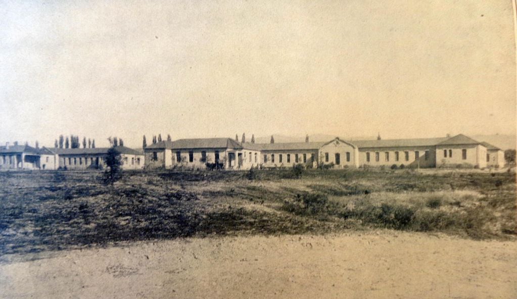 Vista del hospital hacia su inauguración. Fuente: Suarez, 1924