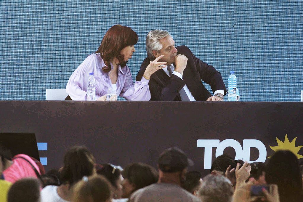El presidente Alberto Fernández junto a la vicepresidenta Cristina Fernández de Kirchner. / Clarín