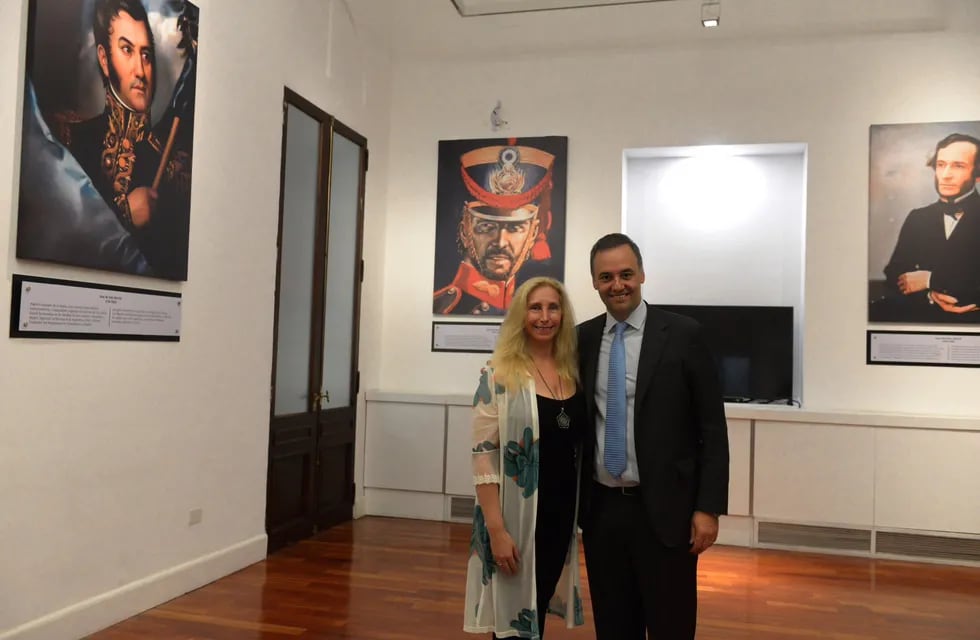 Karina Milei y Manuel Adorni en el Salón de los Próceres.