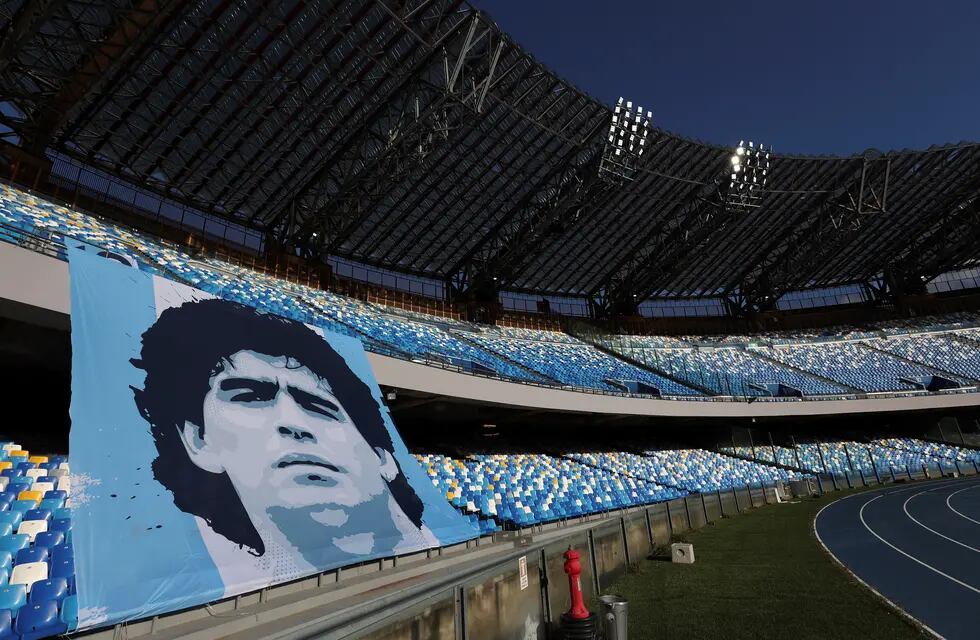 El estadio Diego Armando Maradona de Nápoles sería el escenario de Italia-Argentina. / AP