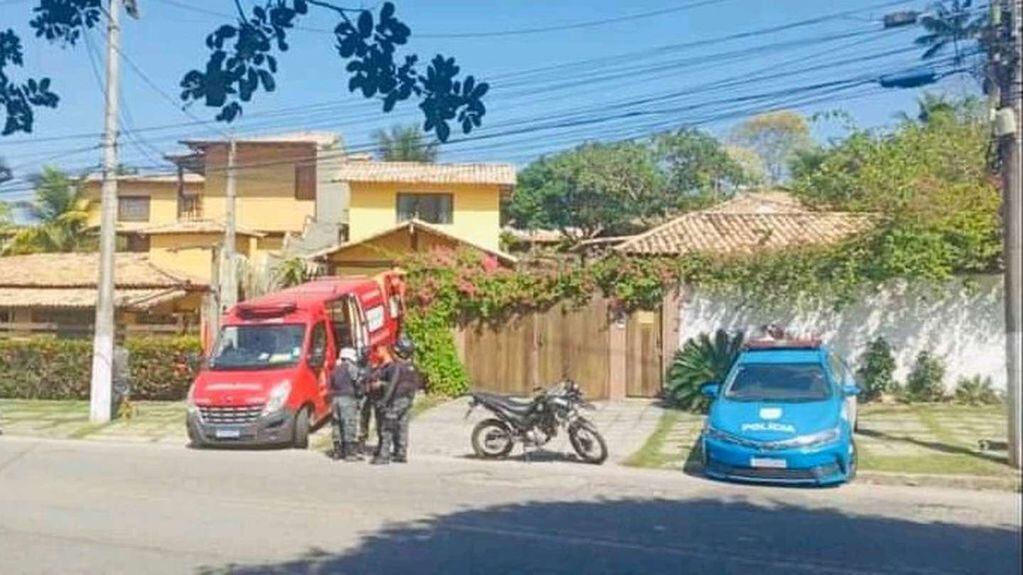 La Policía custodia la entrada de la casa de la empresaria argentina en la ciudad brasileña de Buzios.