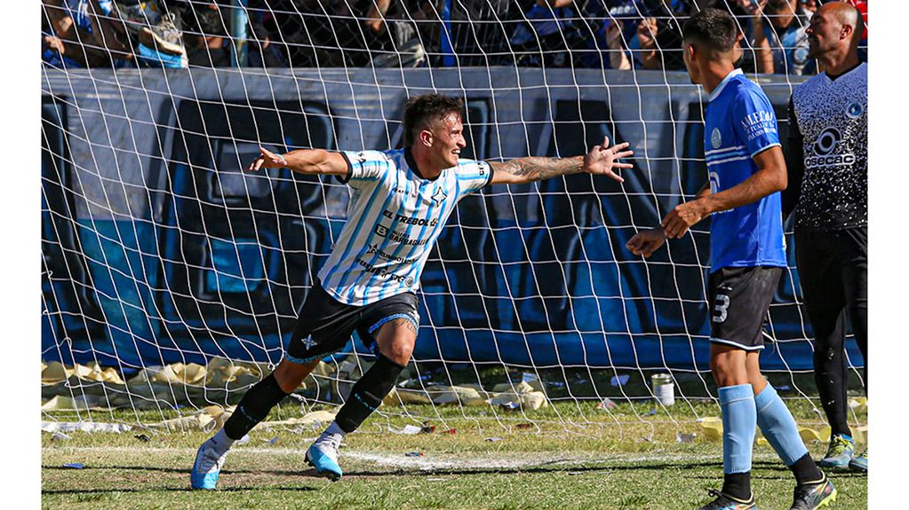 Argentino goleó 3-0 al CEC y volverá a jugar una final de la Liga Mendocina tras 27 años. PH: Valentina Villalobos.