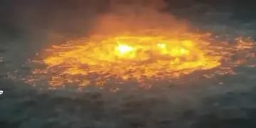 Videos: se registró una gran explosión y posterior incendio en un ducto petrolero submarino