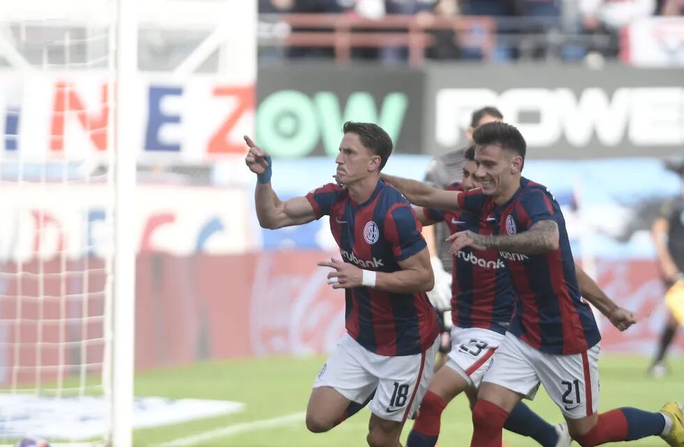 Vombergar rompió el 0 a 0 entre San Lorenzo e Instituto con dos goles de penal. / Gentileza.