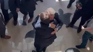 Abrazo entre Mauricio Macri y Jair Bolsonaro