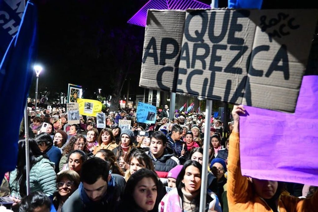 Masiva marcha en Chaco en reclamo de justicia por Cecilia Strzyzowski - Foto Marcela Carroll / Clarín