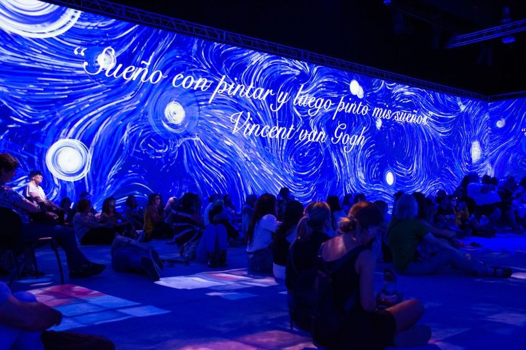 “Van Gogh Inmersive Art Experience” 
La muestra estará en el Auditorio Ángel Bustelo del 2 de enero al 9 de febrero. 

Foto: Mariana Villa / Los Andes