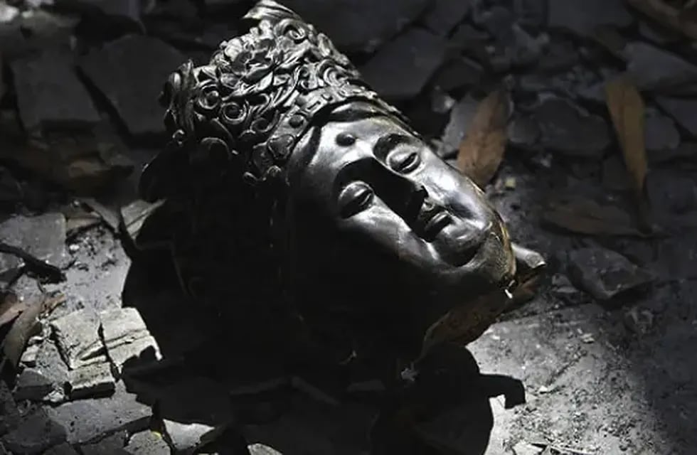 La cabeza de una estatua de Buda en la provincia china de Sichuan - Foto 20 Minutos