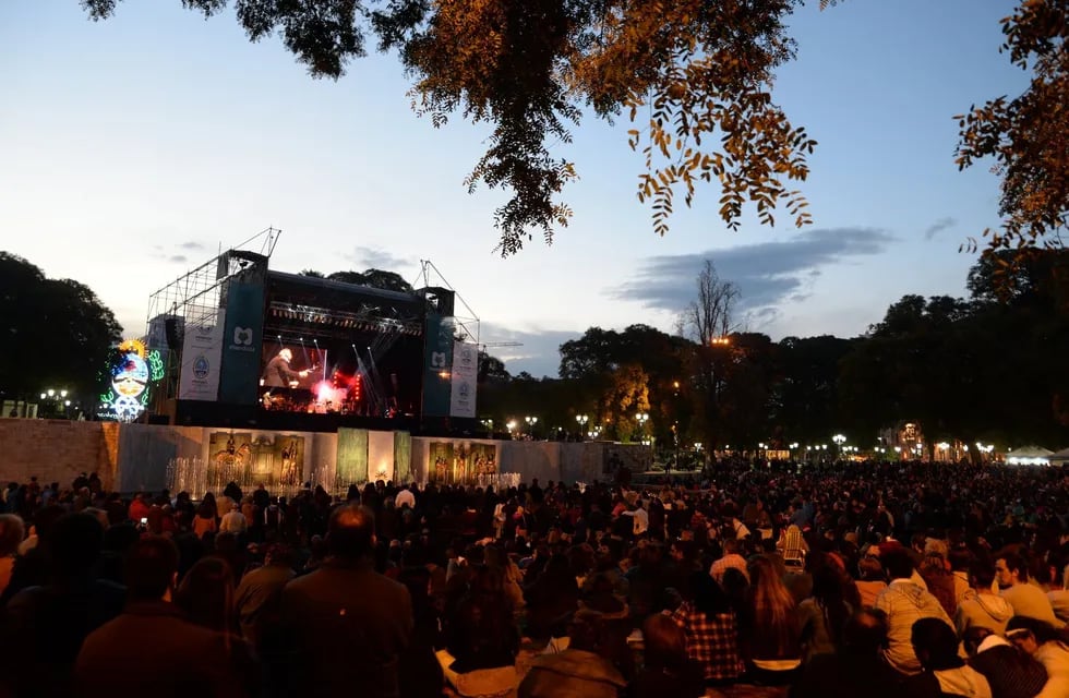 Un gran concierto gratuito se vivirá el jueves en la Plaza Independencia.